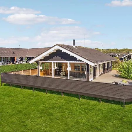 Stunning In With Kitchen Nyaraló