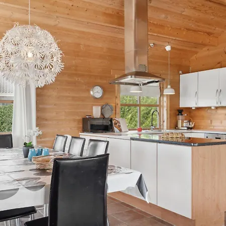 Stunning In With Kitchen Nyaraló