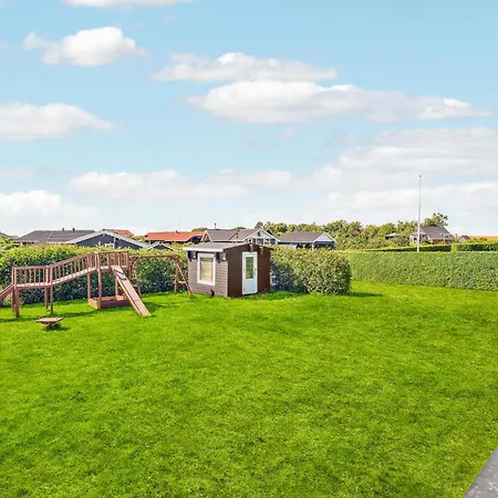 Stunning In With Kitchen Nyaraló