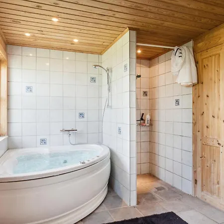 Stunning In With Kitchen Nyaraló Vinderup