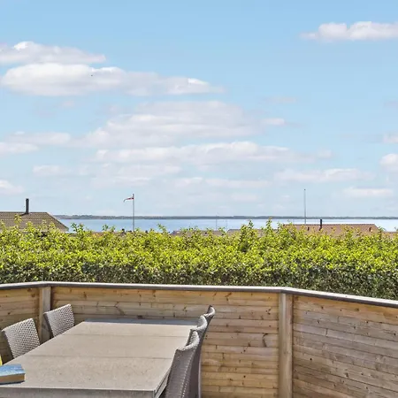 Stunning In With Kitchen Nyaraló *